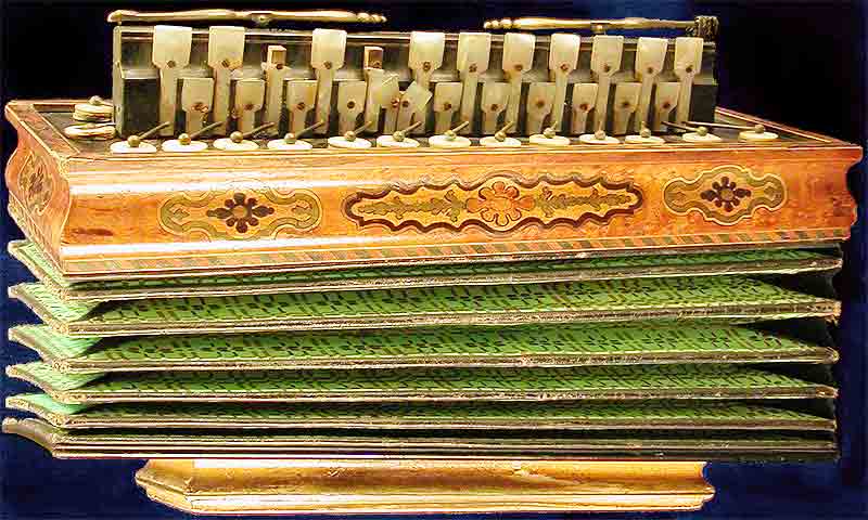 Early Musical Instruments, antique Flutina